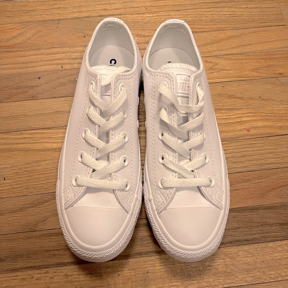 New without tag. All White Monochrome Converse Leather Low Top Sneakers